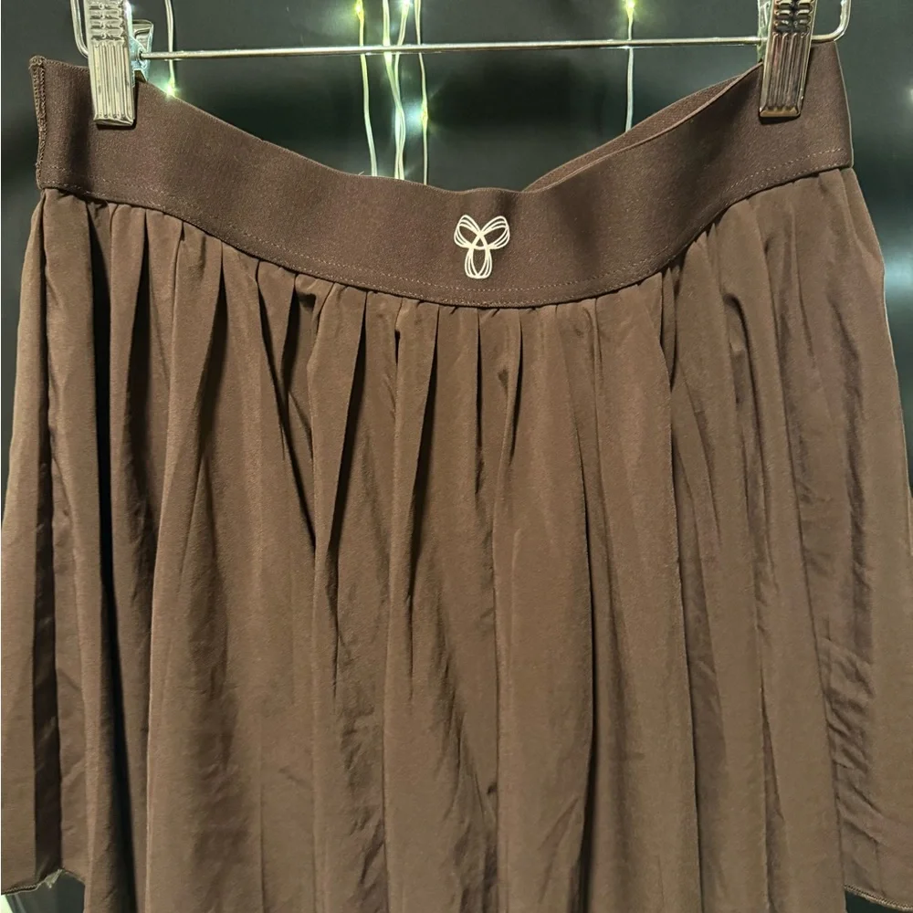 32. NWOT TNA Brown Pleated Mini Skirt - Picture 2 of 5